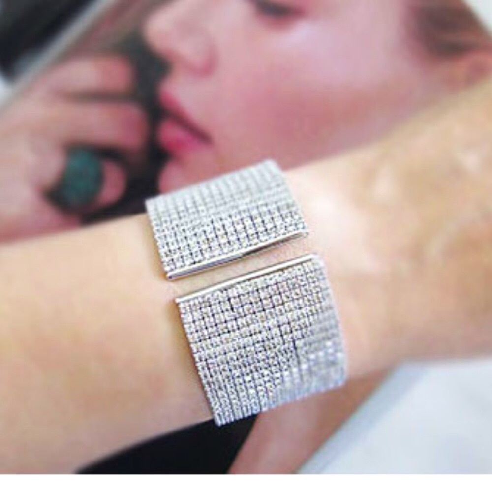 Stunning crystal large bangle